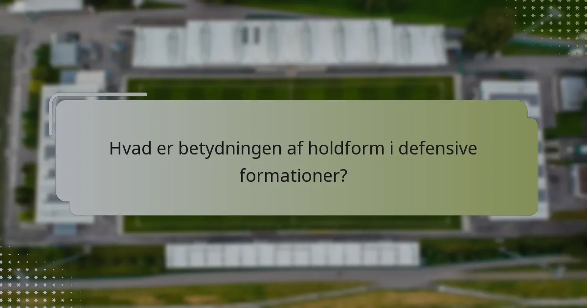 Hvad er betydningen af holdform i defensive formationer?